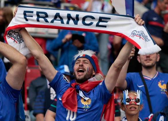 Austria v France: Group D - UEFA EURO, EM, Europameisterschaft,Fussball 2024 French Fan before the UEFA EURO 2024 group stage match between Austria and France at Düsseldorf Arena on June 17, 2024 in Dusseldorf, Germany. Düsseldorf Düsseldorf Arena Germany Germany Copyright: xRichardxSellers Sportsphoto APLx 14041111