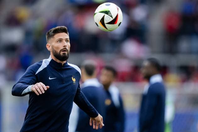 240617 Olivier Giroud of France ahead of the UEFA Euro 2024 Football Championship match between Austria and France on June 17, 2024 in Düsseldorf Photo Jesper Zerman BILDBYRAN kod JZ JZ0540 fotboll football soccer fotballs em europamästerskap em uefa euro uefa european football championship euro 2024 österrike austria frankrike france bbeng  Copyright: JESPERxZERMAN BB240617JZ035