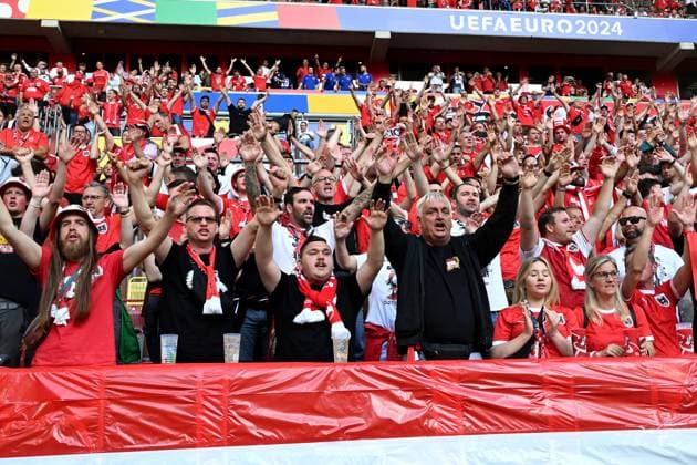17 06 2024, xjhx, European Football Championship 2024, Austria France emspor, v l emotions, fans, atmosphere, flags, logo, Austria, spectators, jerseys DFL DFB REGULATIONS PROHIBIT ANY USE OF PHOTOGRAPHS as IMAGE SEQUENCES and or QUASI VIDEO Düsseldorf
