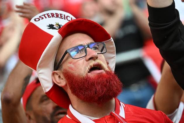 17 06 2024, xjhx, European Football Championship 2024, Austria France emspor, v l emotions, fans, atmosphere, flags, logo, Austria, spectators, jerseys DFL DFB REGULATIONS PROHIBIT ANY USE OF PHOTOGRAPHS as IMAGE SEQUENCES and or QUASI VIDEO Düsseldorf