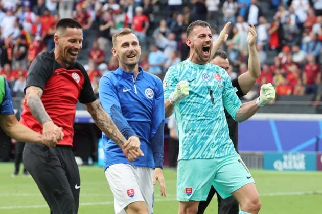 Slovakia cheers , Goalkeeper Martin Dubravka Slovakia, No. 1 cheers exuberantly , Preliminary round match M09, BEL SVK, Group E, European Football Championship, Belgium vs Slovakia, European Football Championship, Belgium vs Slovakia, Frankfurt, 17 06 2024,