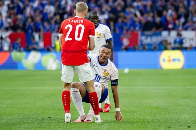 240617 Kylian MbappÃ of France and Konrad Laimer of Austria during the UEFA Euro 2024 Football Championship match between Austria and France on June 17, 2024 in Düsseldorf Photo Jesper Zerman BILDBYRAN kod JZ JZ0540 fotboll football soccer fotballs em europamästerskap em uefa euro uefa european football championship euro 2024 österrike austria frankrike france bbeng  Copyright: JESPERxZERMAN BB240617JZ044