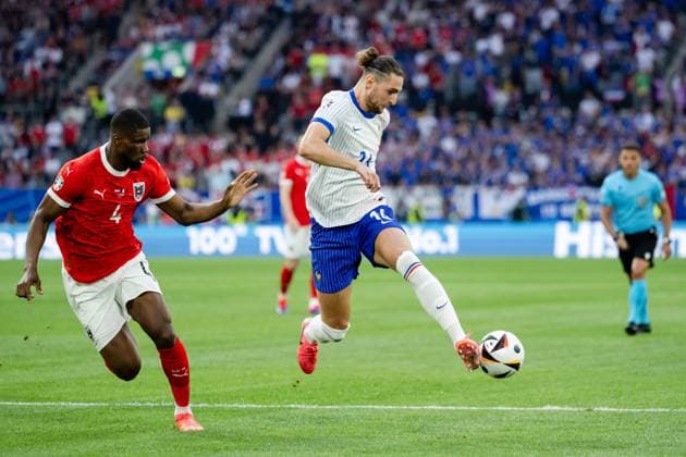 240617 Kevin Danso of Austria and Adrien Rabiot of France during the UEFA Euro 2024 Football Championship match between Austria and France on June 17, 2024 in Düsseldorf Photo Jesper Zerman BILDBYRAN kod JZ JZ0540 fotboll football soccer fotballs em europamästerskap em uefa euro uefa european football championship euro 2024 österrike austria frankrike france bbeng  Copyright: JESPERxZERMAN BB240617JZ045