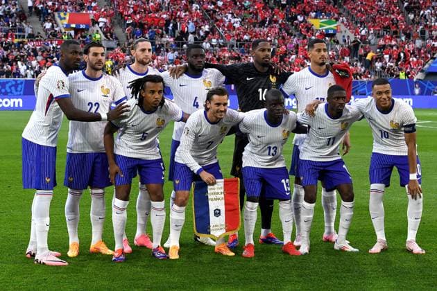 Soccer UEFA EURO 2024 Group Stage 1 Matchday Austria France on 17 06 2024 at Düsseldorf Arena in Düsseldorf Team photo Team photo France Top row f l n r Marcus Thuram France , Theo Hernandez France , Adrien Rabiot France , Dayot Upamecano France , Mike Maignan France , William Saliba France Bottom row f l n r Jules Kounde France , Antoine Griezmann France , N Golo Kante France , Ousmane Dembele France , Kylian Mbappe France xRx