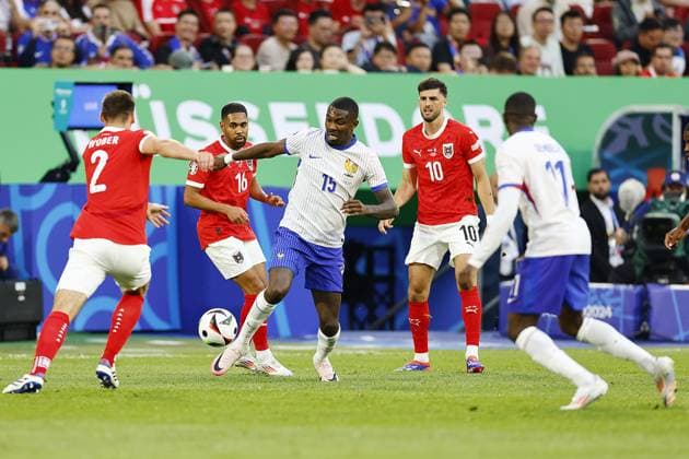 DUSSELDORF, Dusseldorf Arena ,17-06-2024 , European Football Championship Euro2024, Group stage match no.8 between Austria and France. France player Marcus Thuram and Austria player Phillipp Mwene (16) Austria - France(Euro2024)  x25519140x Copyright: