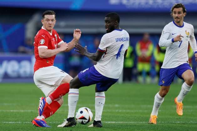 Austria v France: Group D - UEFA EURO, EM, Europameisterschaft,Fussball 2024 Michael Gregoritsch of Austria and Dayot Upamecano of France challenge during the UEFA EURO 2024 group stage match between Austria and France at Düsseldorf Arena on June 17, 2024 in Dusseldorf, Germany. Düsseldorf Düsseldorf Arena Germany Germany Copyright: xRichardxSellers Sportsphoto APLx 14041125