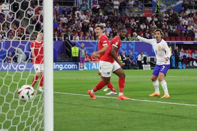 Austria v France Euro 2024 17 06 2024. Group D Goal 0-1 Max Wöber of Austria scores an own goal during the Euro 2024 match between Austria and France at Dusseldorf Arena, Dusseldorf, Germany on 17 June 2024. Dusseldorf Dusseldorf Arena Greater London Germany Editorial use only , Copyright: xNigelxKeenex PSI-19819-0021
