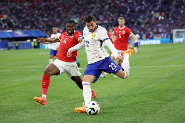 DUSSELDORF 17.06.2024 MECZ I RUNDA GRUPA D MISTRZOSTW EUROPY 2024: AUSTRIA - FRANCJA --- FIRST ROUND GROUP D UEFA EURO, EM, Europameisterschaft,Fussball 2024 MATCH: AUSTRIA - FRANCE KEVIN DANSO THEO HERNANDEZ FOT. PIOTR KUCZA FOTOPYK NEWSPIX.PL --- Newspix.pl  240617PYK0032