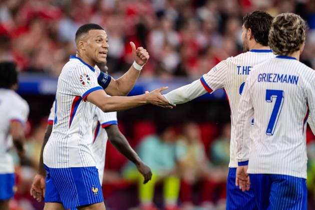 240617 Kylian MbappÃ of France celebrates the 0 1 goal during the UEFA Euro 2024 Football Championship match between Austria and France on June 17, 2024 in Düsseldorf Photo Jesper Zerman BILDBYRAN kod JZ JZ0540 fotboll football soccer fotballs em europamästerskap em uefa euro uefa european football championship euro 2024 österrike austria frankrike france bbeng jubel  Copyright: JESPERxZERMAN BB240617JZ078