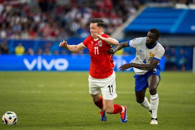 SOCCER - UEFA EURO, EM, Europameisterschaft,Fussball 2024 DUESSELDORF,GERMANY,17.JUN.24 - SOCCER - UEFA EURO 2024, group stage, Austria vs France. Image shows Michael Gregoritsch (AUT) and Dayot Upamecano (FRA).  GEPAxpictures xJohannesxFriedl