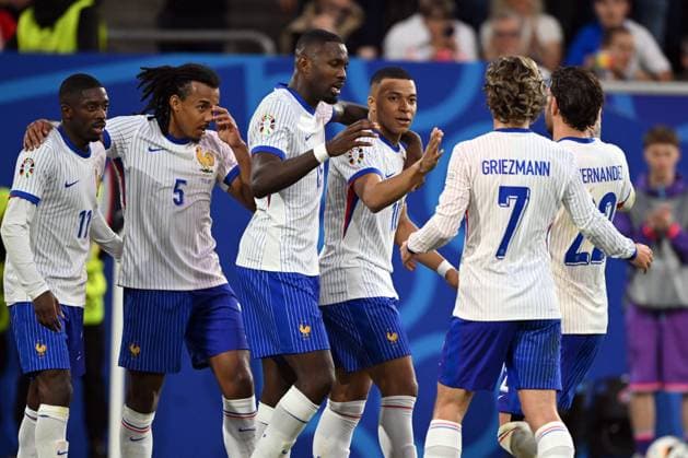 DUSSELDORF - (l-r) Ousmane Dembele of France, Jules Kounde of France, Marcus Thuram of France, Kylian Mbappe of France, Antoine Griezmann of France, Theo Hernandez of France celebrate the 0-1 during the UEFA EURO, EM, Europameisterschaft,Fussball 2024 group D match between Austria and France at the Esprit Arena on June 17, 2024 in Dusseldorf, Germany. ANP Hollandse Hoogte UEFA EURO 2024 2024 xVIxANPxSportx xxANPxIVx 501354287 originalFilename: 501354287.jpg