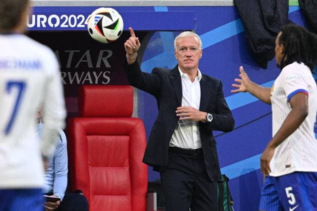 Fußball EURO 2024 Austria - France 8709836 17.06.2024 France s head coach Didier Deschamps watches his players during the UEFA EURO, EM, Europameisterschaft,Fussball 2024 Group D soccer match between Austria and France at the Duesseldorf Arena in Duesseldorf, Germany. Alexey Filippov Sputnik Dusseldorf Germany  Copyright: xAlexeyxFilippovx