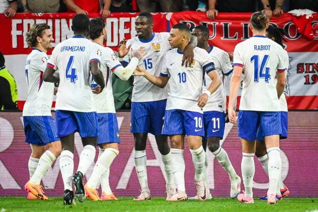 June 17, 2024, Dusseldorf, France, Germany: Kylian MBAPPE of France celebrate his goal with teammates during the UEFA EURO, EM, Europameisterschaft,Fussball 2024, Group D match between Austria and France at Merkur Spiel-Arena on June 17, 2024 in Dusseldorf, Germany. Dusseldorf Germany - ZUMAm308 20240617_zsp_m308_002 Copyright: xMatthieuxMirvillex
