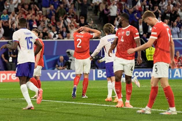 Austria s Maximilian Wober delusion after own goal during the Euro 2024 soccer match between Austria and France at the D& xfc;sseldorf Arena, D& xfc;sseldorf, Germany - Friday 17 , June , 2024. - Soccer .  Copyright: xFabioxFerrari LaPressex