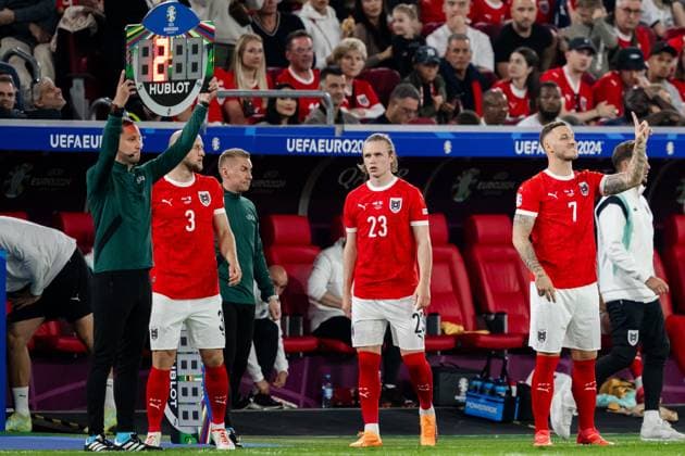240617 Gernot Trauner, Patrick Wimmer and Marko Arnautovic of Austria during the UEFA Euro 2024 Football Championship match between Austria and France on June 17, 2024 in Düsseldorf Photo Jesper Zerman BILDBYRAN kod JZ JZ0540 fotboll football soccer fotball fotballs em europamästerskap em uefa euro uefa european football championship euro 2024 österrike austria frankrike france bbeng  Copyright: JESPERxZERMAN BB240617JZ103