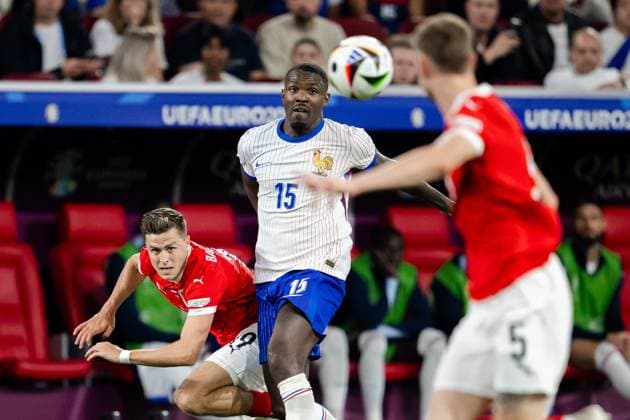 240617 Christoph Baumgartner of Austria and Marcus Thuram of France during the UEFA Euro 2024 Football Championship match between Austria and France on June 17, 2024 in Düsseldorf Photo Jesper Zerman BILDBYRAN kod JZ JZ0540 fotboll football soccer fotballs em europamästerskap em uefa euro uefa european football championship euro 2024 österrike austria frankrike france bbeng  Copyright: JESPERxZERMAN BB240617JZ105