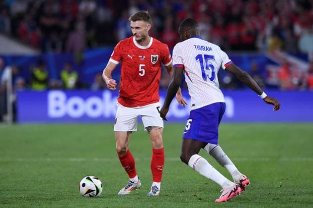 Soccer UEFA EURO 2024 Group Stage 1 Matchday Austria France on 17 06 2024 at the Düsseldorf Arena in Düsseldorf Stefan Posch Austria , left Marcus Thuram France , right xRx