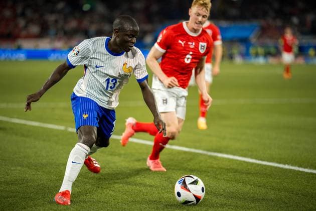 SOCCER - UEFA EURO, EM, Europameisterschaft,Fussball 2024 DUESSELDORF,GERMANY,17.JUN.24 - SOCCER - UEFA EURO 2024, group stage, Austria vs France. Image shows N Golo Kante (FRA) and Nicolas Seiwald (AUT).  GEPAxpictures xJohannesxFriedl