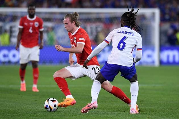 Soccer UEFA EURO 2024 Group Stage 1 Matchday Austria France on 17 06 2024 at the Düsseldorf Arena in Düsseldorf Patrick Wimmer Austria , left Eduardo Camavinga France , right xRx