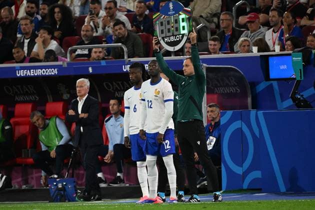 17 06 2024, xjhx, Football EM 2024, Austria France emspor, v l Coach Head Coach Didier Deschamps France Substitution Eduardo Celmi Camavinga France Randal Kolo Muani France DFL DFB REGULATIONS PROHIBIT ANY USE OF PHOTOGRAPHS as IMAGE SEQUENCES and or QUASI VIDEO Düsseldorf