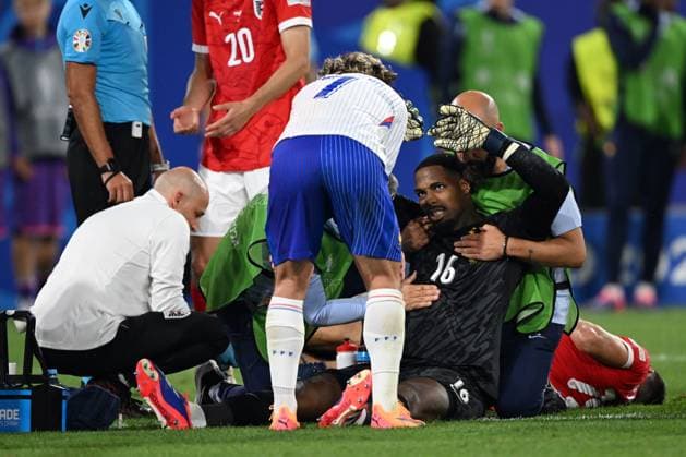 DUSSELDORF - France goalkeeper Mike Maignan during the UEFA EURO, EM, Europameisterschaft,Fussball 2024 group D match between Austria and France at the Esprit Arena on June 17, 2024 in Dusseldorf, Germany. ANP Hollandse Hoogte UEFA EURO 2024 2024 xVIxANPxSportx xxANPxIVx 501358076 originalFilename: 501358076.jpg
