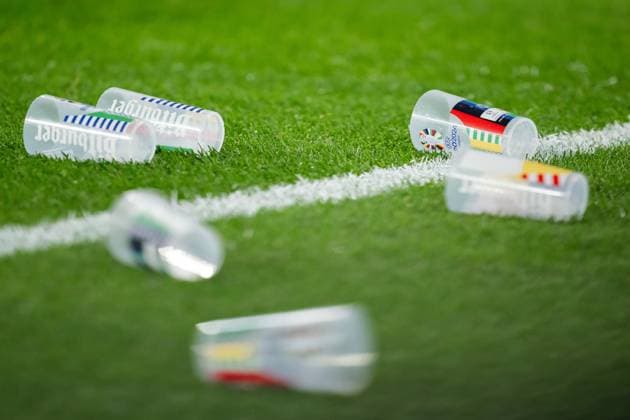 240617 Cups on the pitch during the UEFA Euro 2024 Football Championship match between Austria and France on June 17, 2024 in Düsseldorf Photo Jesper Zerman BILDBYRAN kod JZ JZ0540 fotboll football soccer fotballs em europamästerskap em uefa euro uefa european football championship euro 2024 österrike austria frankrike france bbeng  Copyright: JESPERxZERMAN BB240617JZ132