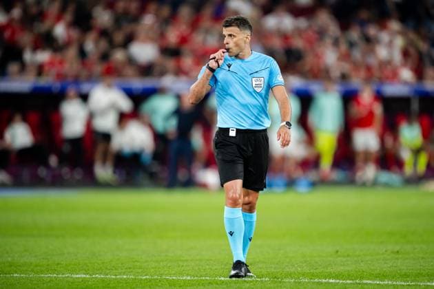 240617 Referee Jesus Gil Manzano during the UEFA Euro 2024 Football Championship match between Austria and France on June 17, 2024 in Düsseldorf Photo Jesper Zerman BILDBYRAN kod JZ JZ0540 fotboll football soccer fotballs em europamästerskap em uefa euro uefa european football championship euro 2024 österrike austria frankrike france bbeng  Copyright: JESPERxZERMAN BB240617JZ134