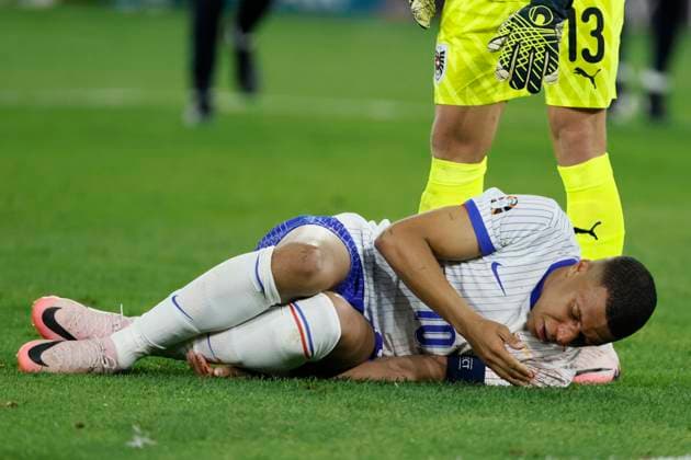 Austria v France: Group D - UEFA EURO, EM, Europameisterschaft,Fussball 2024 Kylian Mbappe of France after injury during the UEFA EURO 2024 group stage match between Austria and France at Düsseldorf Arena on June 17, 2024 in Dusseldorf, Germany. Düsseldorf Düsseldorf Arena Germany Germany Copyright: xRichardxSellers Sportsphoto APLx 14041148