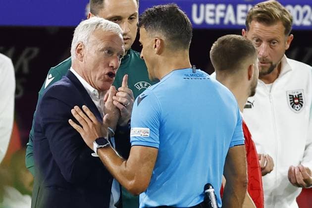 DUSSELDORF, Dusseldorf Arena ,17-06-2024 , European Football Championship Euro2024, Group stage match no.8 between Austria and France. Referee Jesus Gil Manzano and France trainer coach Didier Deschamps Austria - France(Euro2024)  x25520145x Copyright:
