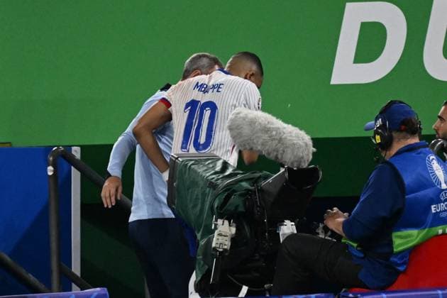 17 06 2024, xjhx, Football EM 2024, Austria France emspor, v l Substitution Kylian Mbappe Lottin France DFL DFB REGULATIONS PROHIBIT ANY USE OF PHOTOGRAPHS as IMAGE SEQUENCES and or QUASI VIDEO Düsseldorf