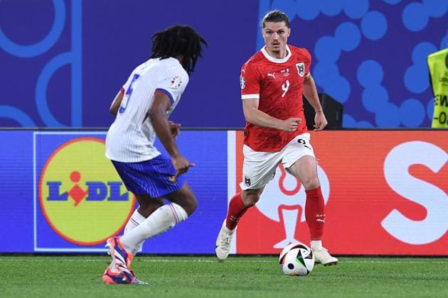 Soccer UEFA EURO 2024 group stage 1 matchday Austria France on 17 06 2024 at the Düsseldorf Arena in Düsseldorf Jules Kounde France , left Marcel Sabitzer Austria , right xRx