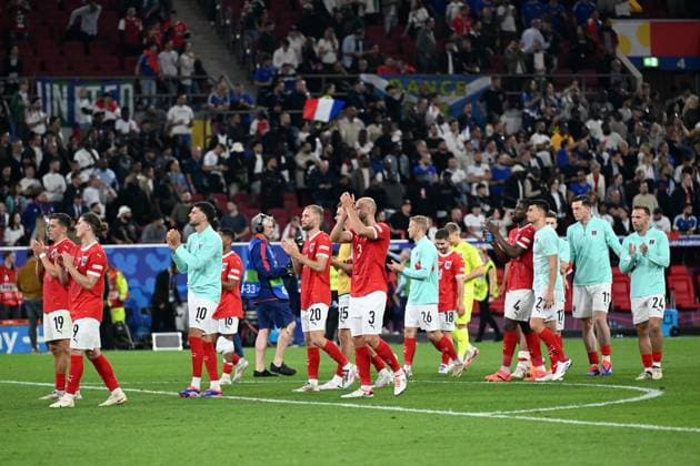 DUSSELDORF - Players of Austria disappointment during the UEFA EURO, EM, Europameisterschaft,Fussball 2024 group D match between Austria and France at the Esprit Arena on June 17, 2024 in Dusseldorf, Germany. ANP Hollandse Hoogte UEFA EURO 2024 2024 xVIxANPxSportx xxANPxIVx 501359686 originalFilename: 501359686.jpg