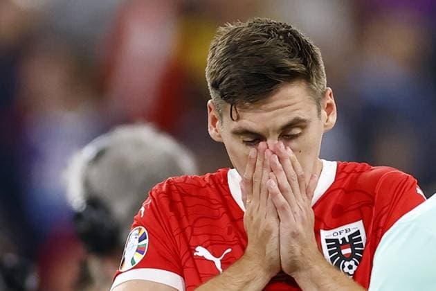 DUSSELDORF, Dusseldorf Arena ,17-06-2024 , European Football Championship Euro2024, Group stage match no.8 between Austria and France. Austria player Maximilian Wober dejected after the lost game Austria - France(Euro2024)  x25520160x Copyright: