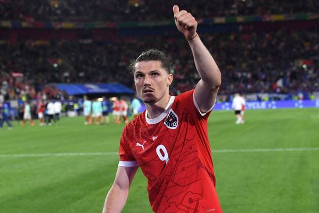 Soccer UEFA EURO 2024 Group Stage 1 Matchday Austria France on 17 06 2024 at the Düsseldorf Arena in Düsseldorf Marcel Sabitzer Austria Thumbs up xRx