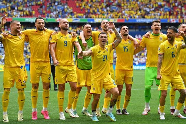 Final cheer,team photo,team, front Nicolae STANCIU ROM,21 , cheering,joy,enthusiasm,action group phase group C Romania ROU Ukraine UKR 3 0, on 17 06 2024 Football Arena Munich, Football UEFA EURO 2024 GERMANY from 14 06 2024 14 07 2024