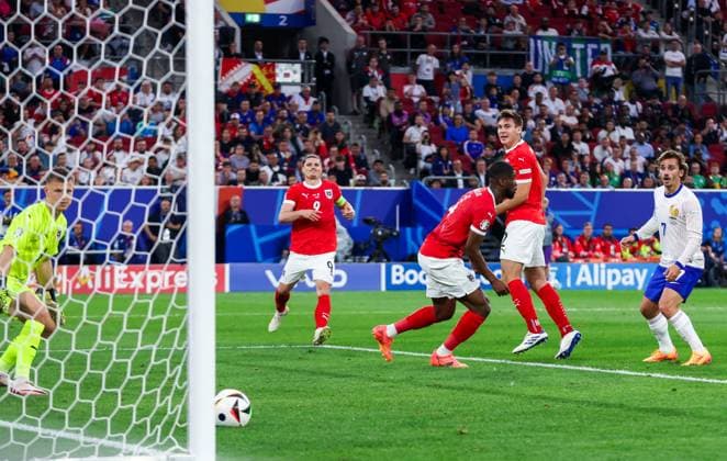 Austria v France - UEFA EURO, EM, Europameisterschaft,Fussball 2024 Patrick Pentz, Marcel Sabitzer, Maximilian Wober, Kevin Danso, Antoine Griezmann during the UEFA Euro 2024 Group D match between Austria v France, at the Düsseldorf Arena in Düsseldorf, Germany, on June 17, 2024. Düsseldorf Germany Copyright: xAndrzejxIwanczukx originalFilename:iwanczuk-austriav240617_npsOy.jpg