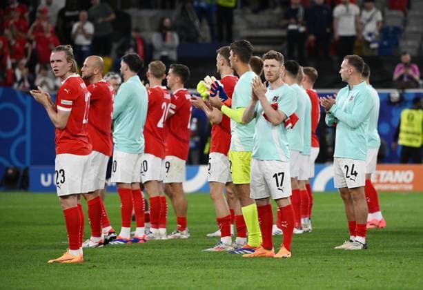 Disappointment among the Austrian players 17 06 2024, European Football Championship 2024, Preliminary round, 1 matchday Austria France Duesseldorf Merkur Spiel Arena North Rhine-Westphalia Germany Team2