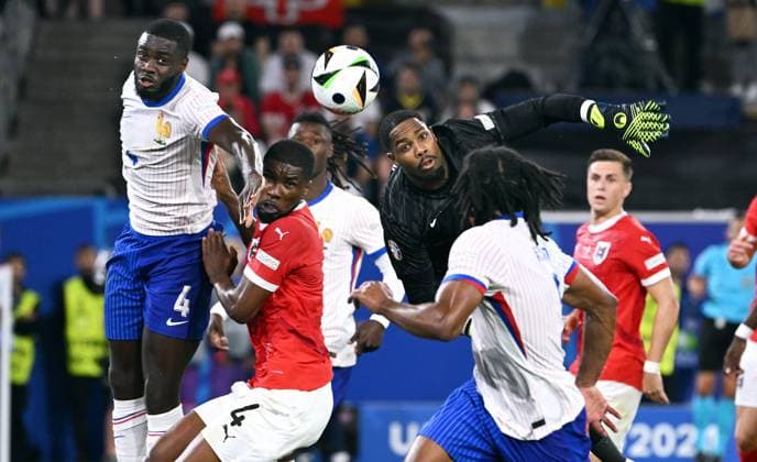 Football, European Championship, EURO 2024, Group D, Merkur Spiel Arena Düsseldorf Austria France 0 1 Mike Maignan FRA , Kevin Danso AUT , Dayot Upamecano FRA Action