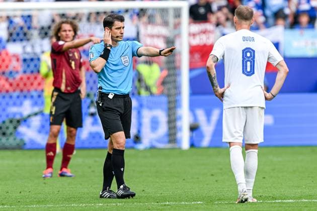 240617 EURO2024 BELGIUM VS SLOVAKIA referee Umut Meler refuses the 1-1 equalizer goal after checking the VAR due to offside during a soccer game between the national teams of Belgium, called the Red Devils and Slovakia on the first matchday in Group E in the group stage of the UEFA EURO, EM, Europameisterschaft,Fussball 2024 tournament , on Monday 17 June 2024 in Frankfurt , Germany . PHOTO SPORTPIX Stijn Audooren Frankfurt Frankfurt Arena Germany  Copyright: xSportpix.bex xStijnxAudoorenxStijnxAudoorenx