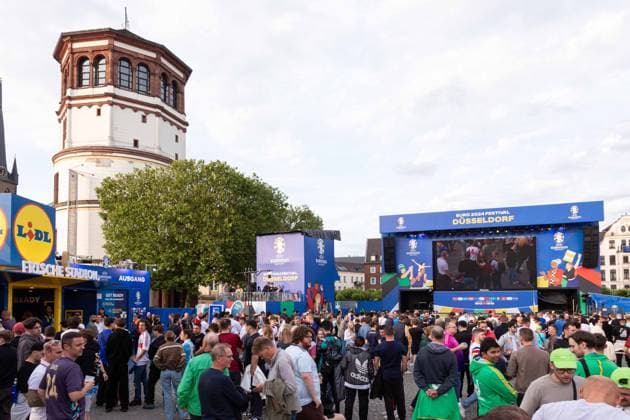 Fan Zone Burgplatz in Düsseldorf Public Viewing UEFA EURO 2024 Austria vs. France 17 06 2024 Fan Zone Burgplatz in Düsseldorf Public Viewing UEFA EURO 2024 Austria vs. France on 17 06 2024, Düsseldorf Copyright: xBEAUTIFULxSPORTS KennyxBeelex