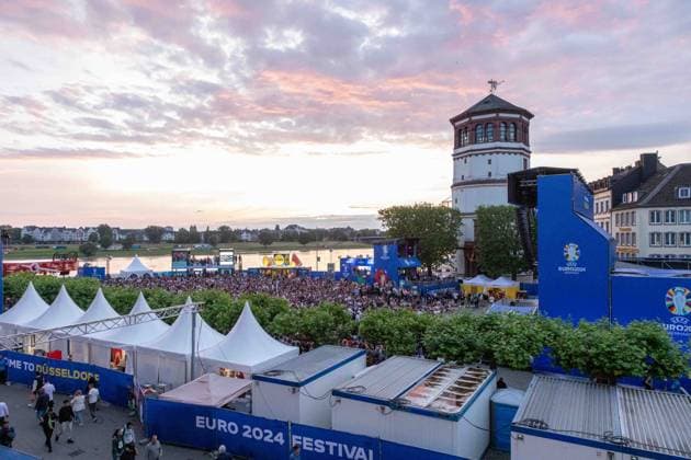 Fan Zone Burgplatz in Düsseldorf Public Viewing UEFA EURO 2024 Austria vs. France 17 06 2024 Fan Zone Burgplatz in Düsseldorf Public Viewing UEFA EURO 2024 Austria vs. France on 17 06 2024, Düsseldorf Copyright: xBEAUTIFULxSPORTS KennyxBeelex