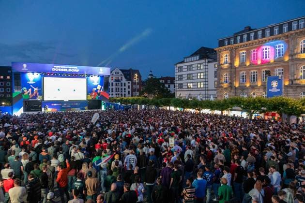 Fan Zone Burgplatz in Düsseldorf Public Viewing UEFA EURO 2024 Austria vs. France 17 06 2024 Fan Zone Burgplatz in Düsseldorf Public Viewing UEFA EURO 2024 Austria vs. France on 17 06 2024, Düsseldorf Copyright: xBEAUTIFULxSPORTS KennyxBeelex