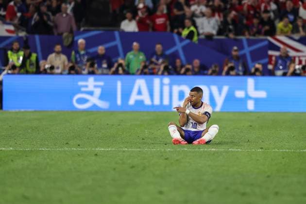 (240618) -- DUSSELDORF, June 18, 2024 -- Kylian Mbappe of France reacts after being injured during the UEFA EURO, EM, Europameisterschaft,Fussball 2024 Group D match between Austria and France in Dusseldorf, Germany, on June 17, 2024. ) (SP)GERMANY-DUSSELDORF-FOOTBALL-EURO 2024-AUSTRIA VS FRANCE PanxYulong 