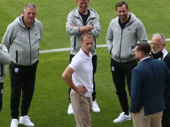 Euro 2024, Slovenian national team, Base Camp in Wuppertal, 17 06 2024 UEFA President Alexander Ceferin visited the Slovenian team during training at the stadium at Wuppertal Zoo