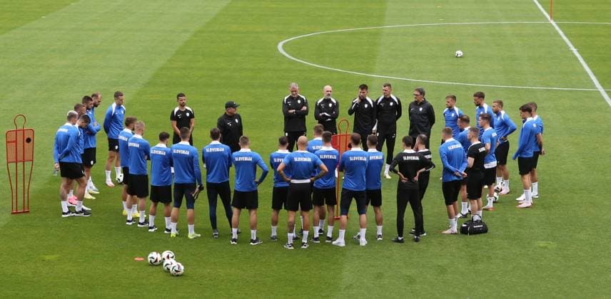 Euro 2024, Slovenian national team, base camp in Wuppertal, 17 06 2024 Team Slovenia training at the stadium at the zoo in Wuppertal