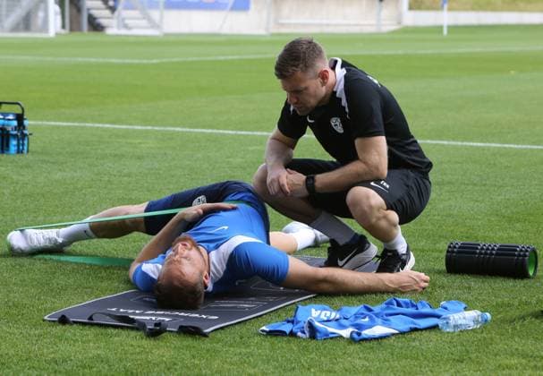 Euro 2024, Slovenian national team, base camp in Wuppertal, 17 06 2024 Jan Oblak Slovenia training with a therapist at the stadium at Wuppertal Zoo