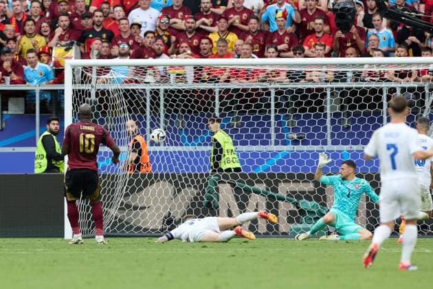 (240618) -- FRANKFURT, June 18, 2024 -- Romelu Lukaku (2nd L) of Belgium scores a goal which is later disallowed during the UEFA EURO, EM, Europameisterschaft,Fussball 2024 Group E match between Belgium and Slovakia in Frankfurt, Germany, on June 17, 2024. ) (SP)GERMANY-FRANKFURT-FOOTBALL-EURO 2024-BELGIUM VS SLOVAKIA MengxDingbo 
