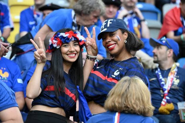 Female France fans in exuberant mood 17 06 2024, European Football Championship 2024, Preliminary round, 1 Matchday Austria France 0 1 Duesseldorf Merkur Spiel Arena Nordrhein Westfalen Germany Team2