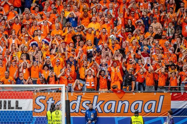 Football Hamburg 16 06 2024 UEFA Euro 2024 European Championship preliminary round Poland POL Netherlands NED Dutch fans Fankurve horrified by a missed scoring chance Holland The ball flies into the crowd