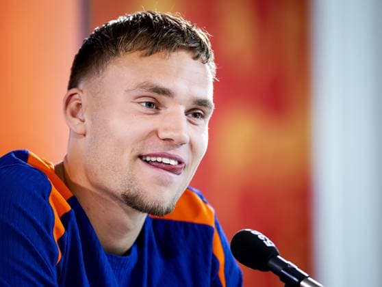 WOLFSBURG - Bart Verbruggen during a media moment of the Dutch national team, Nationalteam in the Volkswagen Arena on June 18, 2024 in Wolfsburg, Germany. The Dutch national team is preparing for the group match at the European Football Championship in Germany against France. ANP KOEN VAN WEEL UEFA EURO, EM, Europameisterschaft,Fussball 2024 Germany 2024 xVIxANPxSportx xxANPxIVx 501394560 originalFilename: 501394560.jpg